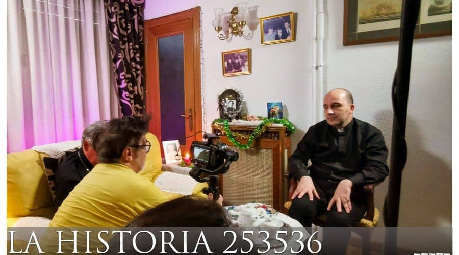 El director Óscar Parra de Carrizosa, prepara un plano de Jesús Cano.