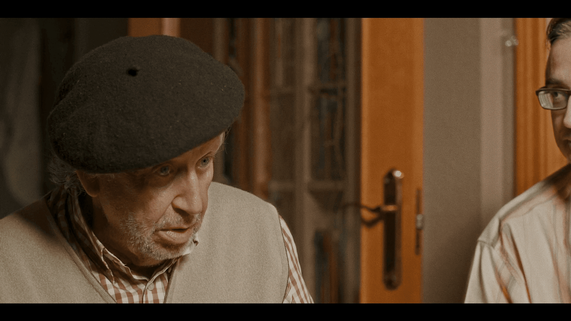 Luis Fernández de Eribe, caracterizado como Modesto en UN VIAJE DE 13.000 DÍAS.