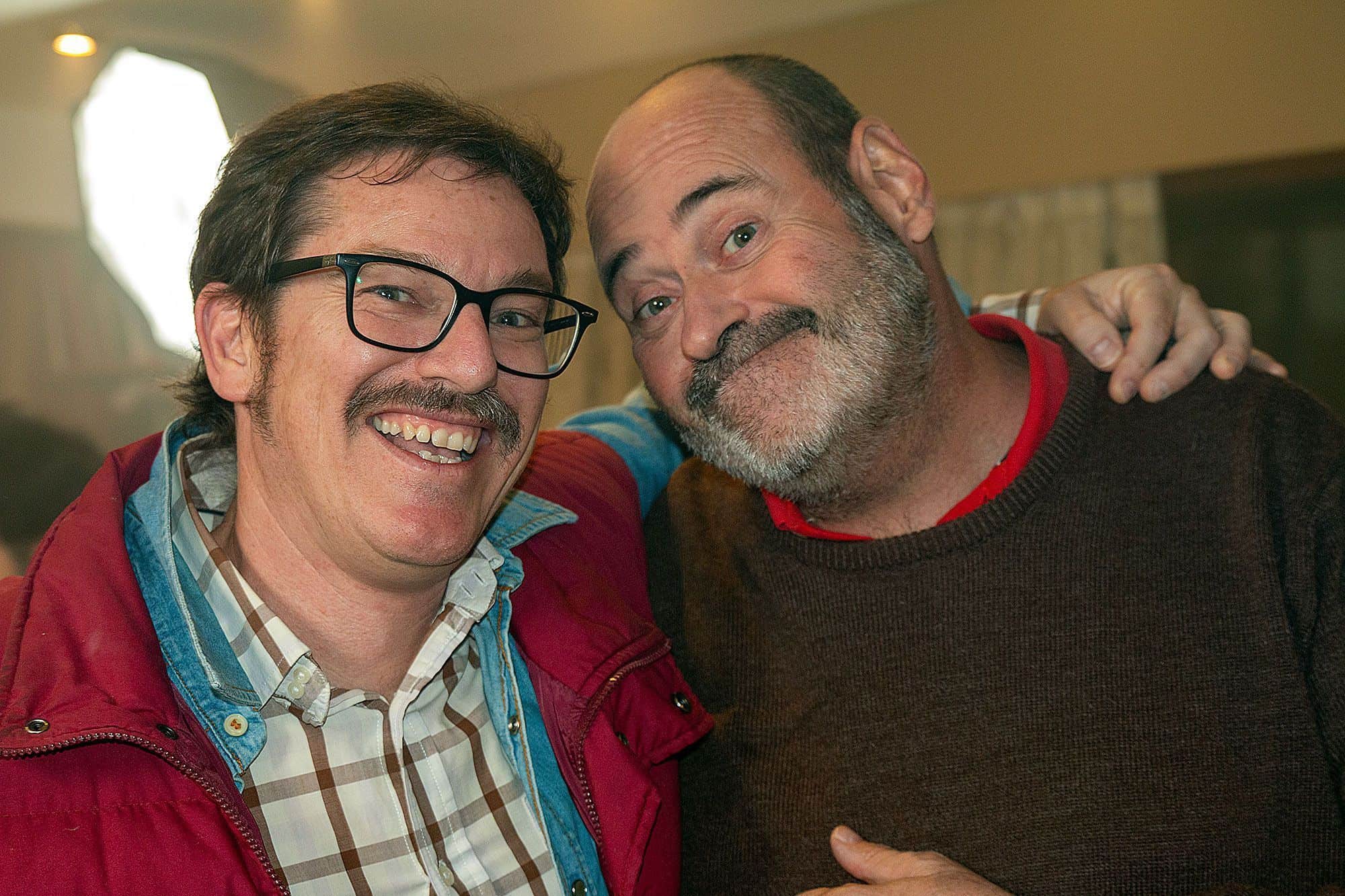 Los actores Alberto Mazarro y Pablo Pinedo, posan para esta divertida instantánea.