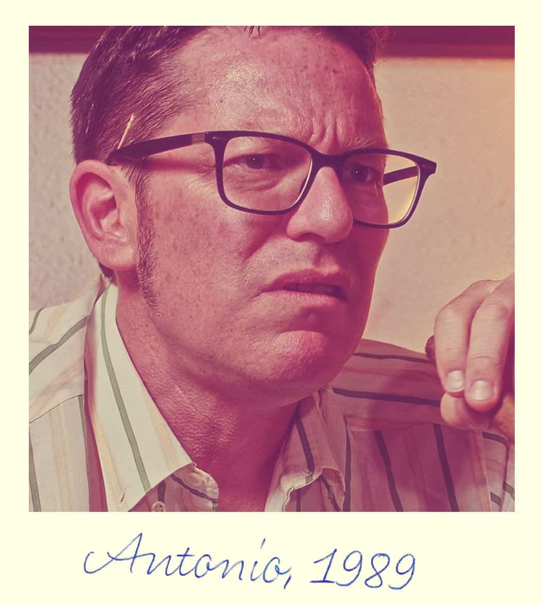 El actor Alberto Mazarro interpretando a Antonio.