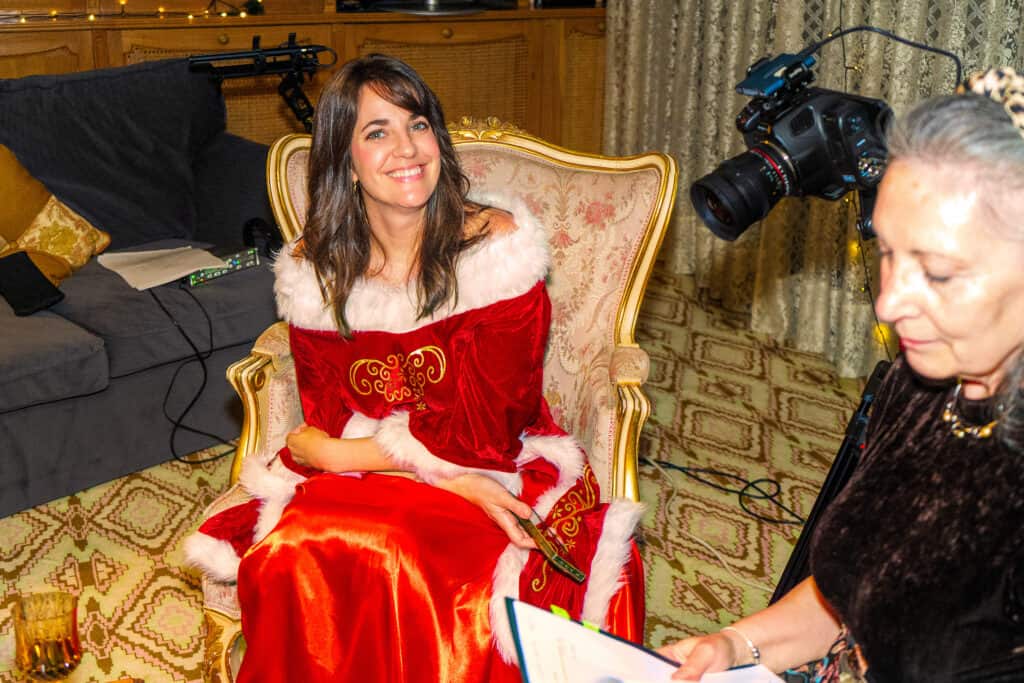 La actriz Laura Lebó en el rodaje del cortometraje navideño EL EVANGELIO DE LA SERVILLETA