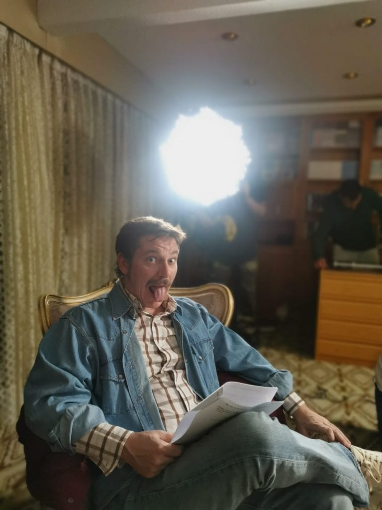 El actor Alberto Mazarro, en un receso del rodaje de UNA LUZ EN NOCHEBUENA.